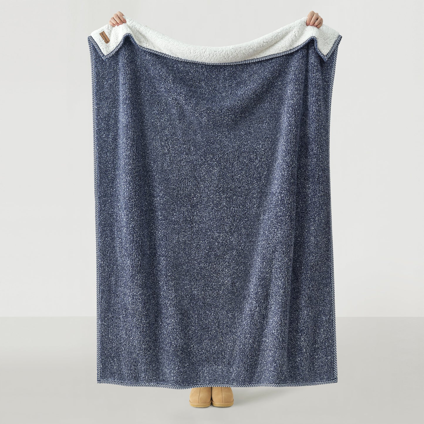 Bearpaw ASHFORD-THROW-DEEP-SEA